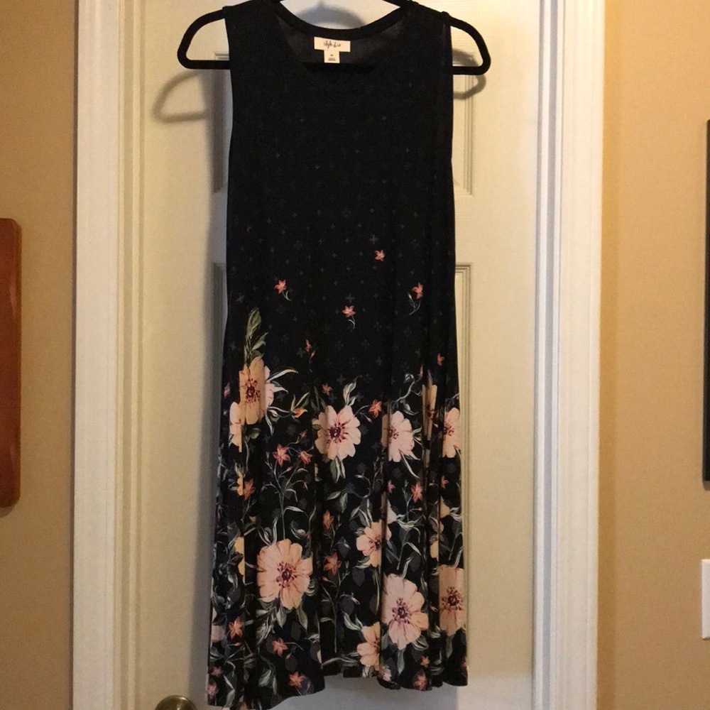 Black sleeveless dress